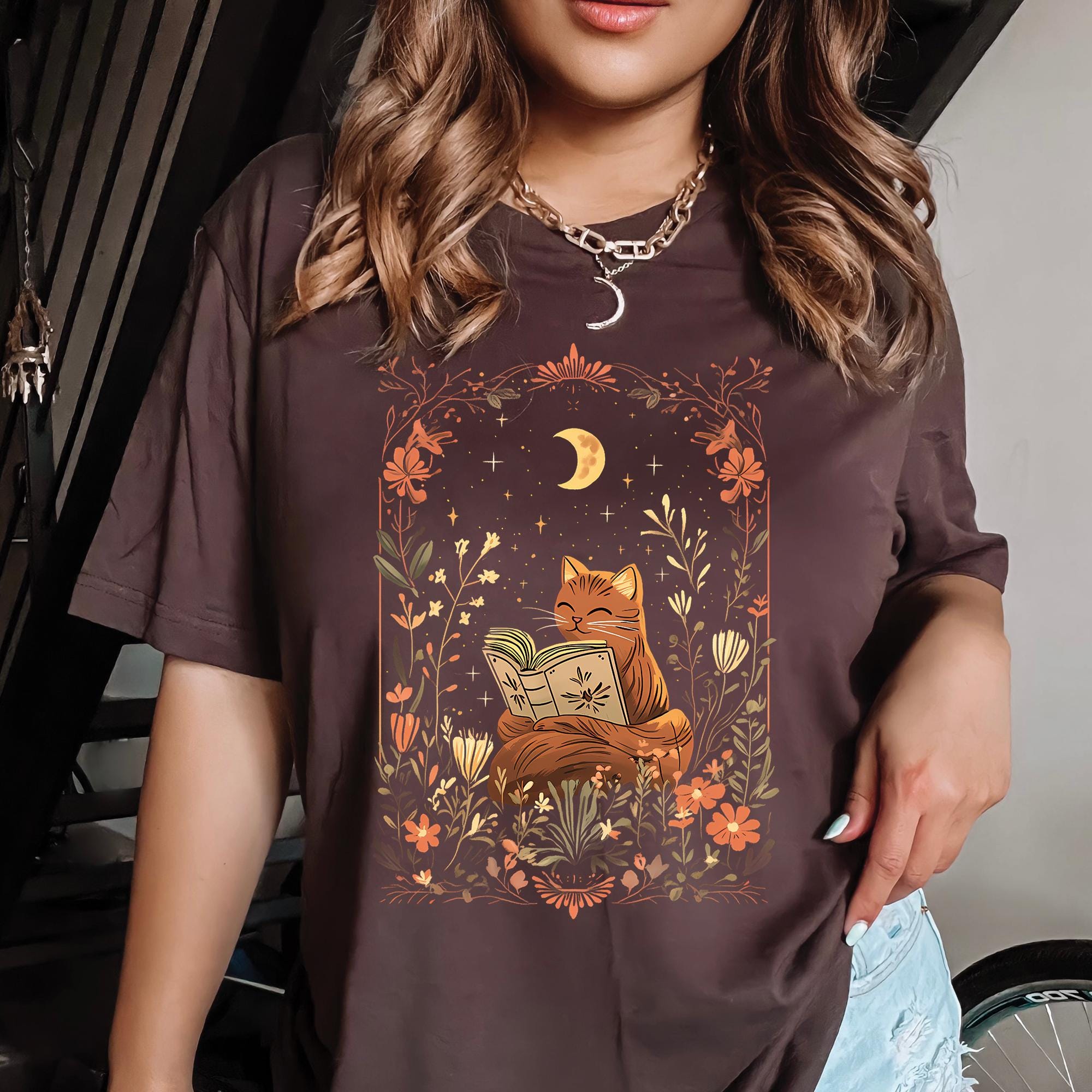 Cottagecore Cat Reading Book T-Shirt
