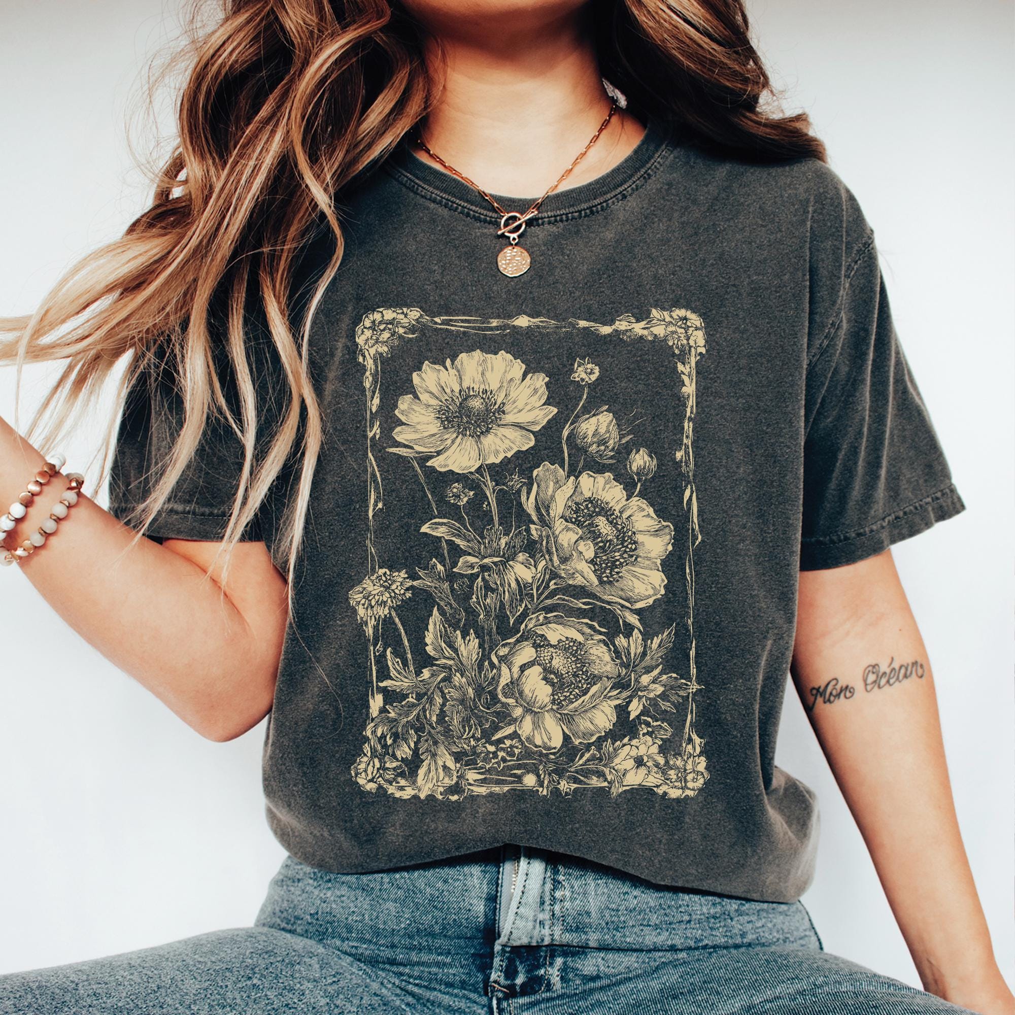 Vintage Retro Dahlias T-Shirt